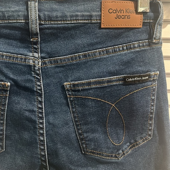 NWT Calvin Klein High Rise Skinny Jeans with Five pockets Size 6. Waist 28” - Picture 8 of 8